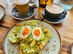 牛油果煮蛋吐司-RAC BAR(安福路店)