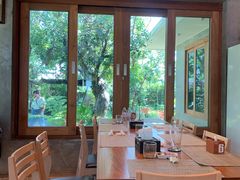 -Chom Cafe and Restaurant