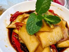 萝卜皮-老佛爷铜炉蛙锅(海岸城店)