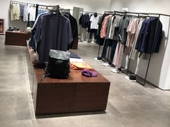 -URBAN REVIVO(高德置地广场·春广场店)