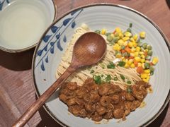 秘制小龙虾拌面-贡梅老面馆·蟹粉面·无锡特色小吃(南长街主推店)