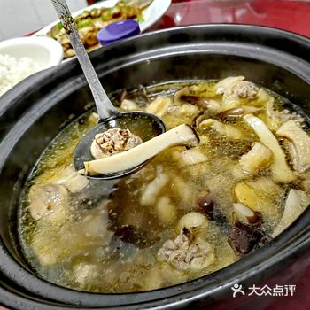 心心念念的湖边私房菜，今天终于吃到啦～ 酿鲮鱼和牛杂