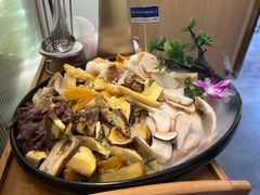 -一朵菌·野生菌探索家火锅(南亚店)