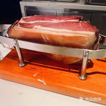 沈阳88楼高空奢靡自助餐