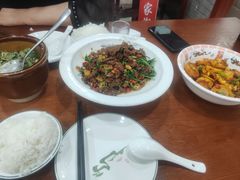 -湖南人家湘菜馆(镇江路店)