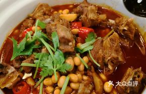 Braised Goose with Yellow Beans in Clay Pot
