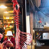 略显悲伤 松枝烤鸡、熏牛肉