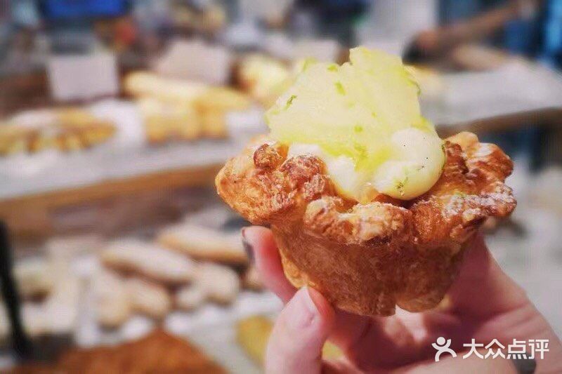 酥皮爆炸头 第一眼见到会以为是咸味的面包