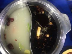 鸳鸯锅底-马路边边·成都串串(翠柏路店)