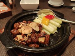 黑蒜芥兰啫雪花肥牛<br&nbsp;/>-广州柏悦酒店·悦景轩·粤菜餐厅