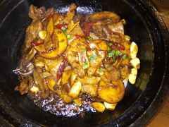 -阿瓦山寨·湘菜现炒·剁椒鱼头王(咸阳总店)