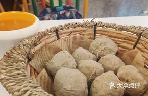 Hand-Beaten Small Yellow Beef Balls