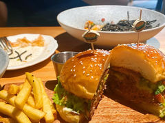 -三勾JJJ Burger&Coffee(梅溪湖店)