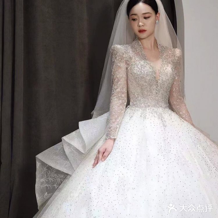 长袖大拖尾主纱👰🏼‍♀️