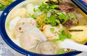Five-Treasure Fish Balls Satay Lard Noodles