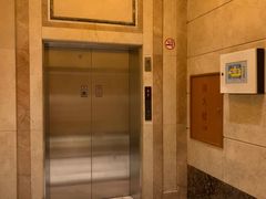 -上海南新雅皇冠假日酒店-停车场