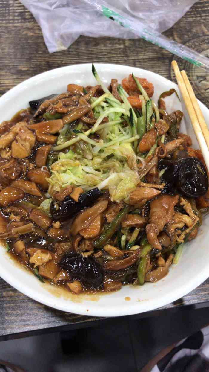 小西关传统面馆(西湖道店)-"16块钱一碗的三鲜打卤面,不够吃还能免费.