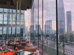 靠窗位-wann lounge 低温慢煮牛排·清吧