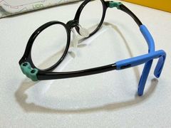 -三目眼镜·蔡司视觉合作店(青浦宝龙店)