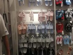 -名创优品(北京新中关购物中心地铁层店)