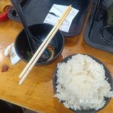 等了没五分钟就上餐了。他家的丸子砂锅不错