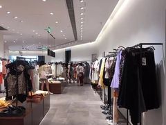 -URBAN REVIVO(高德置地广场·春广场店)