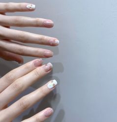 -花岐款式专研健康美甲沙龙