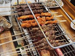 -哈尔滨小酒馆·鲜肉现穿自助烧烤(康新花园店)