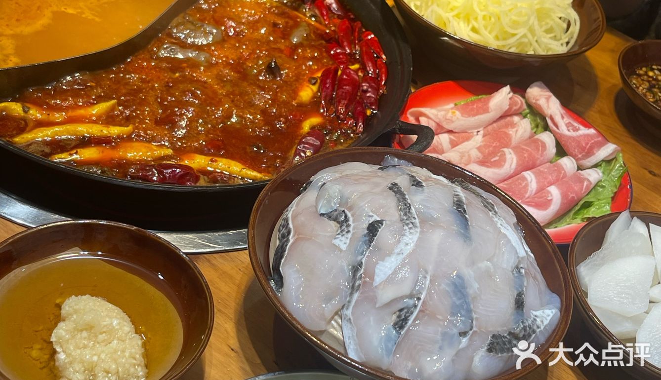 锅底是灵魂，他家的锅底辣得够劲，麻得过瘾