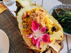 菠萝饭-卷心菜和避孕套餐厅(Pattaya)