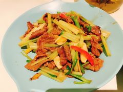 海南香芹爆炒黄牛肉-香香海南菜餐厅