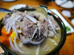 手抓羊肉-阿里家·新疆烤肉酒場 by MIG