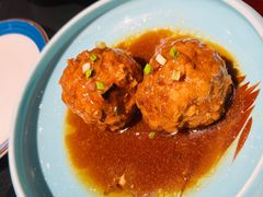 鸭蛋黄狮子头-梅飞酒家(桑园路店)