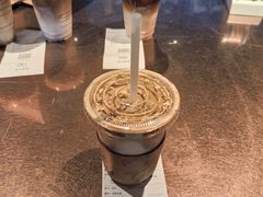 -瑞幸咖啡(华新地铁站地下商业街店)