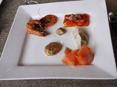 铁板虾鸭肉披萨煎鹅肝蒸饺无花果酥饼烟熏三文鱼-上海丽笙精选海仑宾馆·莫赛克餐厅