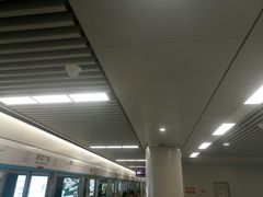 -新百广场(地铁站)