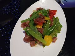 腊肠炒荷兰豆-赫帝拉航空主题餐厅(南宁店)