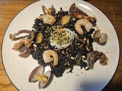 黑色系低温蛋海鲜饭-LYFATTI 莱芙缇(赣水路店)