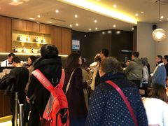 等位区-星巴克(宝山万达店)