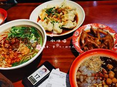 -爆炸头阿姨小四川正宗川味小吃(无任何分店)