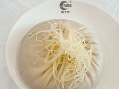 陈士荣蟹黄汤包-鸿运酒楼