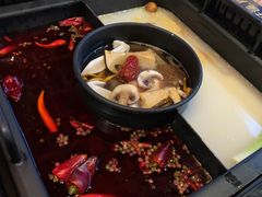 -老牌坊云南鱼豆花火锅(爱建店)