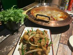 -虾弄弄海派小龙虾·牛羊蝎子火锅