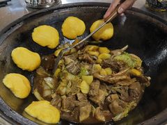 -粘豆包柴火铁锅炖