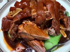 东坡肘子-小船渔村•大连菜•大连焖鱼(黄河路店)
