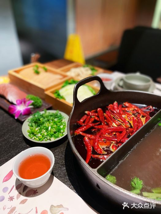盡膳口福跷脚牛肉火锅(合生汇购物中心店)草本鸳鸯锅图片