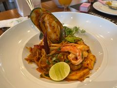 -Chom Cafe and Restaurant