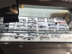 -视野联行眼镜蔡司·依视路官方授权店(顺城店)