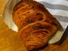 海盐焦糖牛角包-来回·咖啡(天河南店)