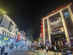 -巴陵广场